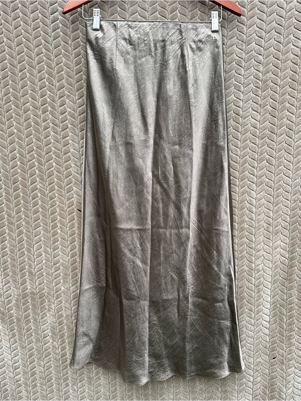 Aritzia Babaton Slip Skirt Size 6 Taupe Satin Midi Bias Cut Minimalist Capsule - Picture 4 of 10